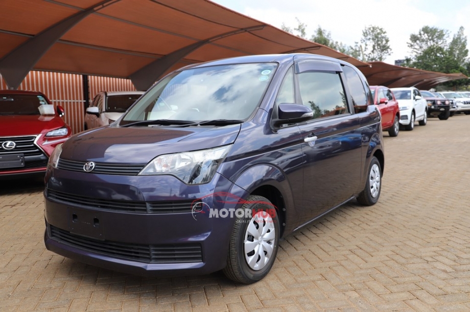 Toyota Spade 2015