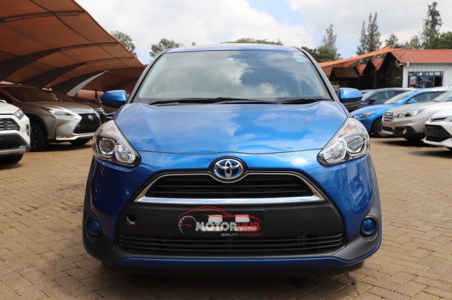 Toyota Sienta 2015