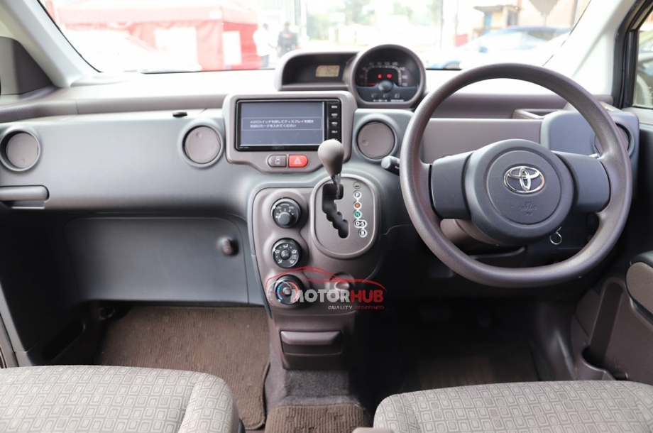 Toyota Spade 2015