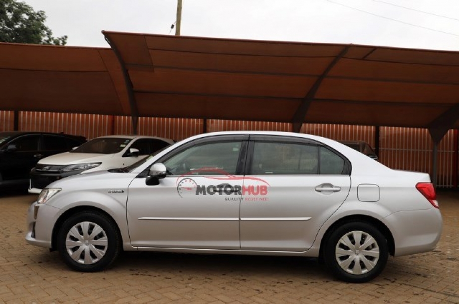Toyota Axio Hybrid 2014