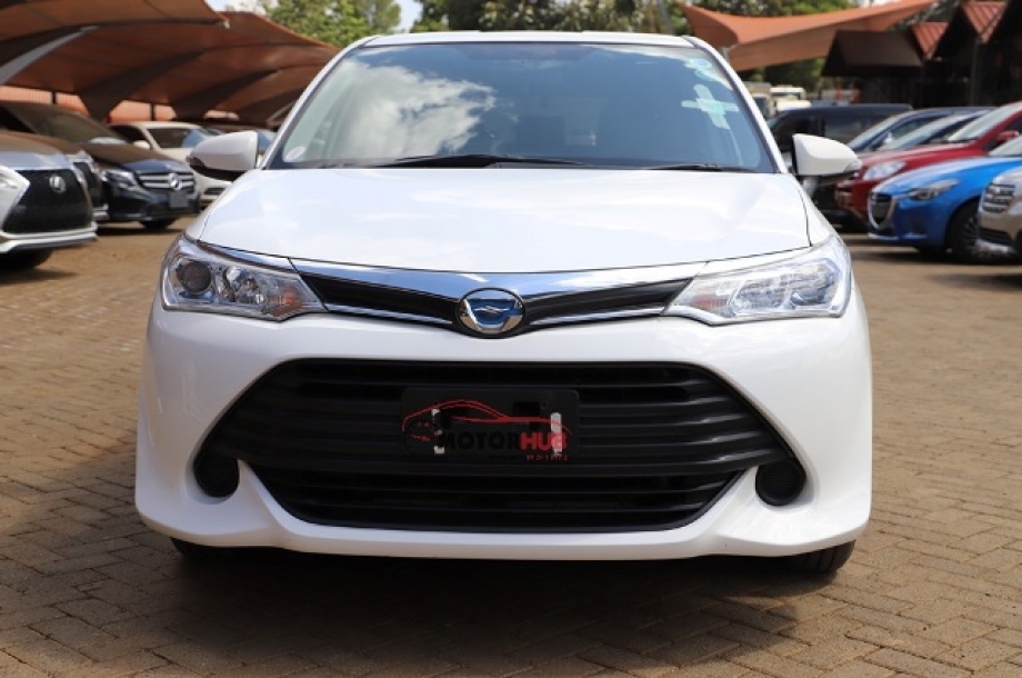 Toyota Fielder Hybrid 2015