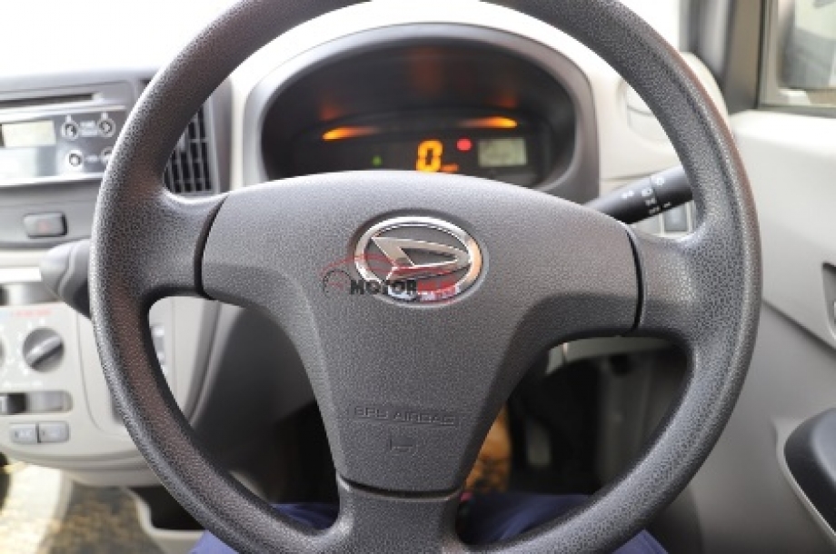 Daihatsu Mira 2015