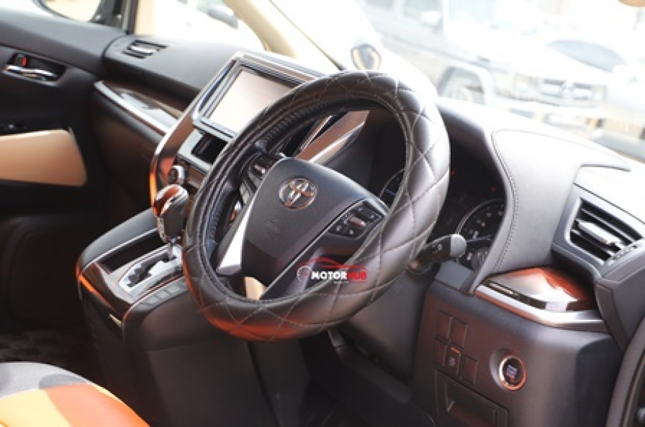 Toyota Alphard 2015