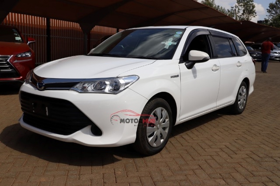 Toyota Fielder Hybrid 2015