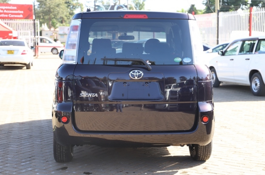 Toyota Sienta 2014
