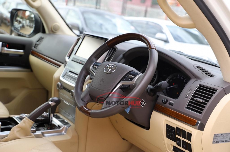 Toyota Land Cruiser V8 2016