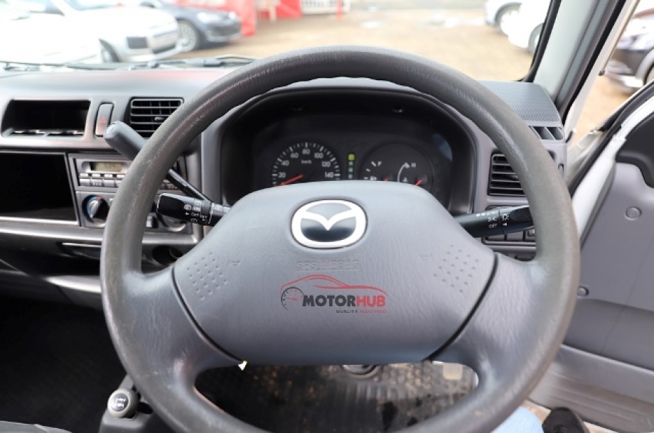 Mazda Bongo 2015
