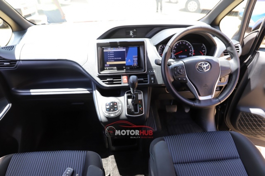 Toyota Voxy 2016