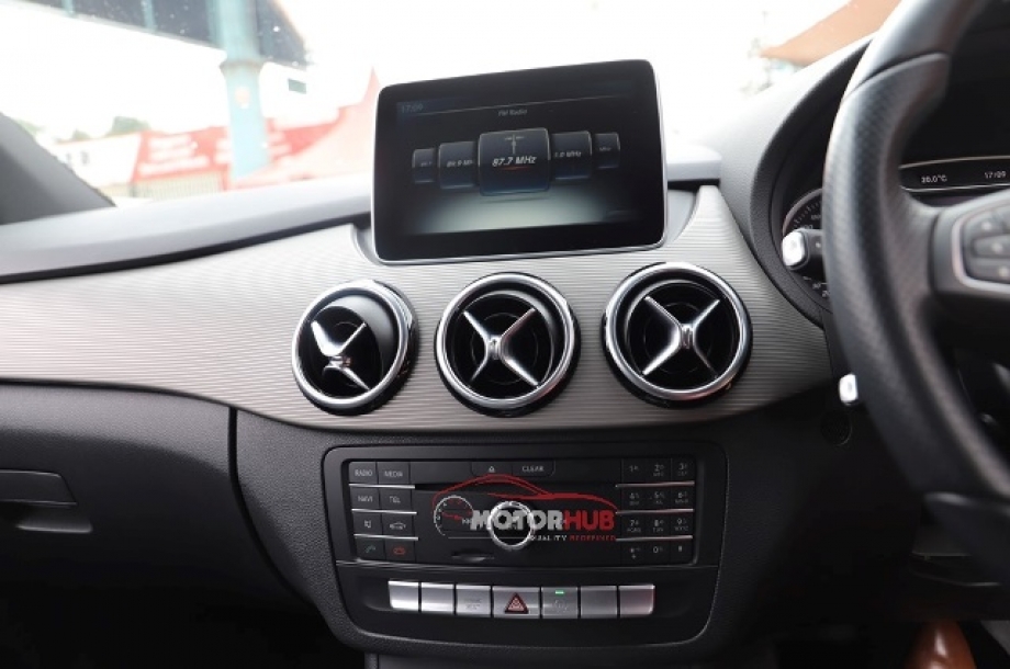 Mercedes-Benz B180 2016