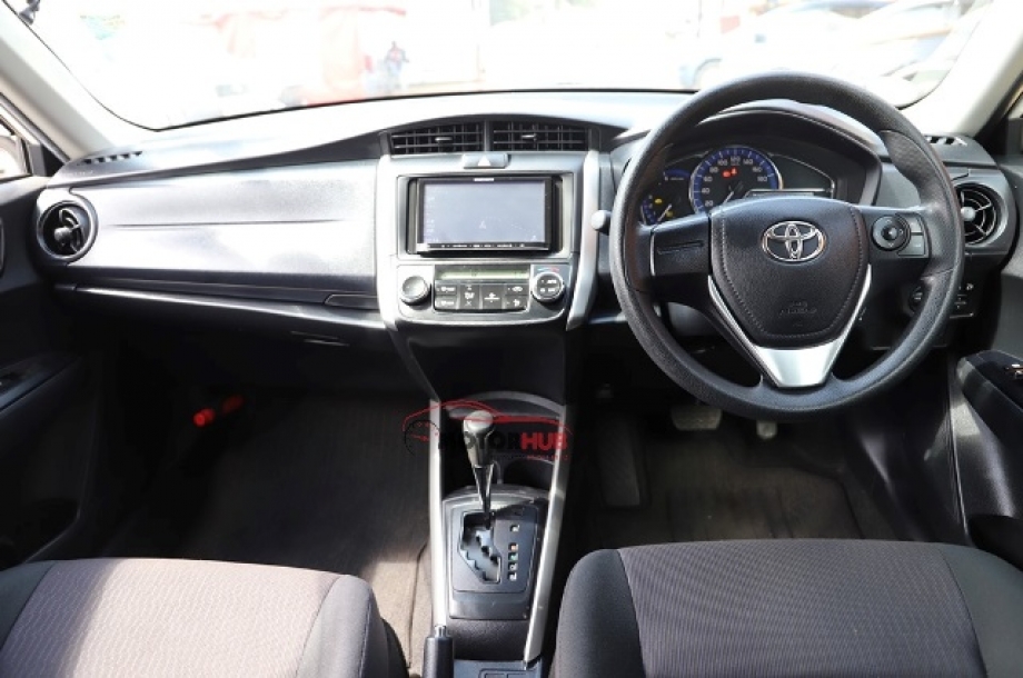 Toyota Fielder Hybrid 2015