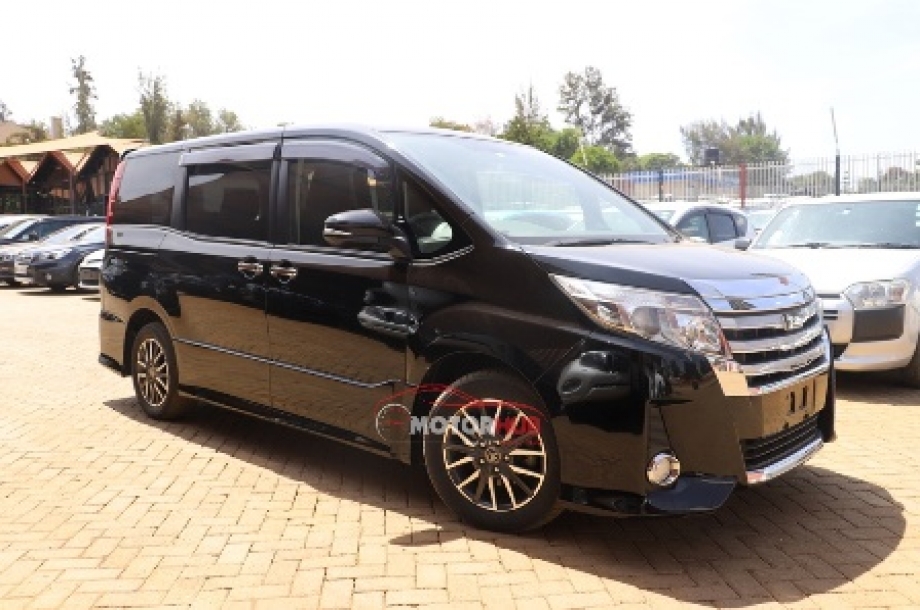 Toyota Noah 2014