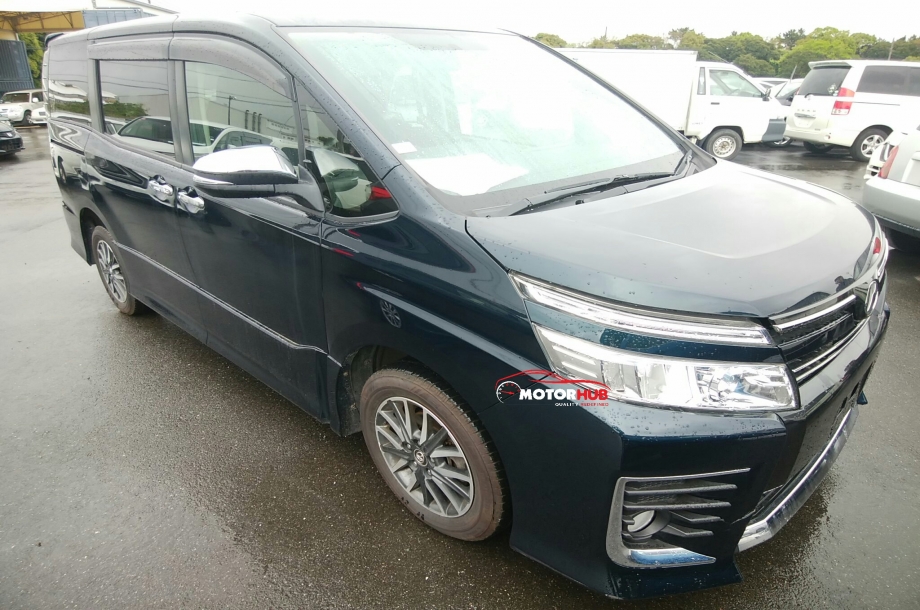 Toyota Voxy 2015