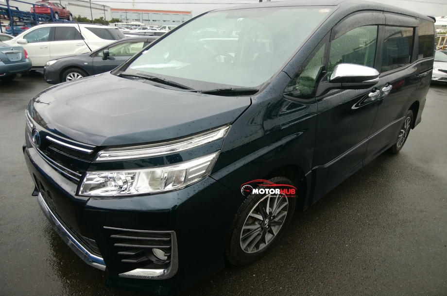 Toyota Voxy 2015