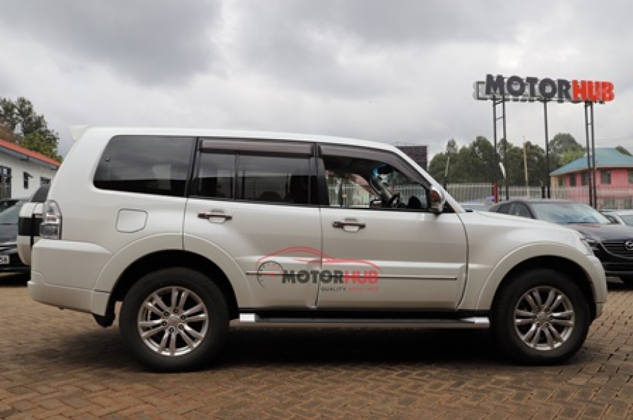 Mitsubishi Pajero 2015