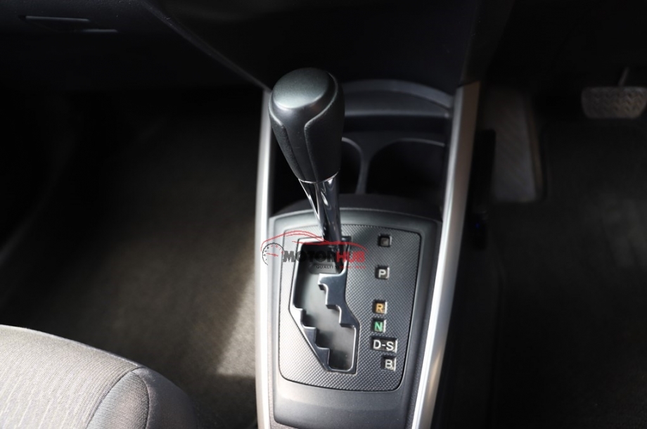 Toyota Fielder 2015