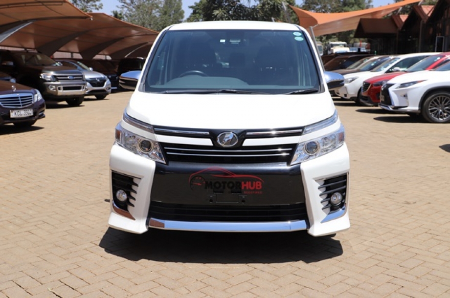 Toyota Voxy 2016