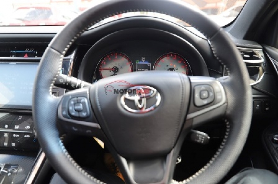 Toyota Harrier 2015