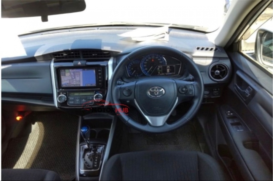 Toyota Fielder Hybrid 2016