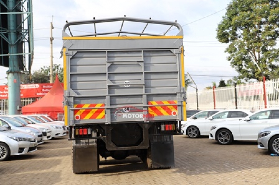 Isuzu CYH 2015