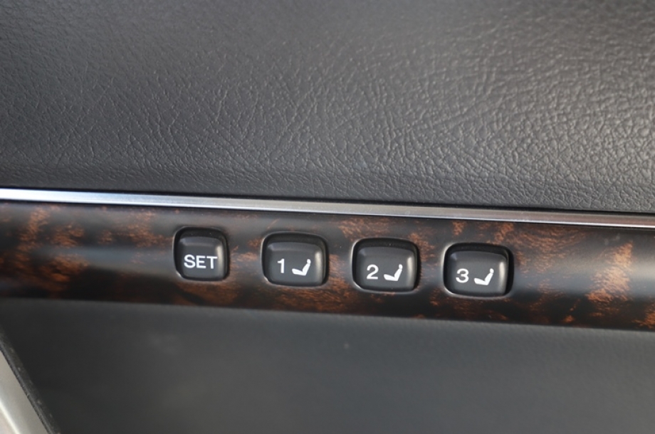 Toyota Land Cruiser V8 ZX 2014