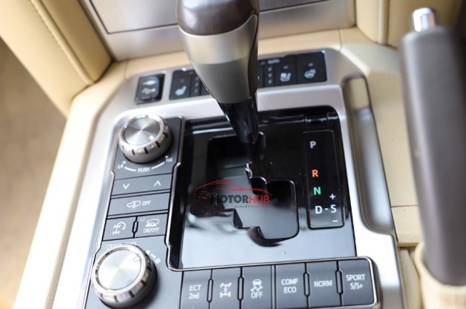 Toyota Land Cruiser V8 ZX 2016