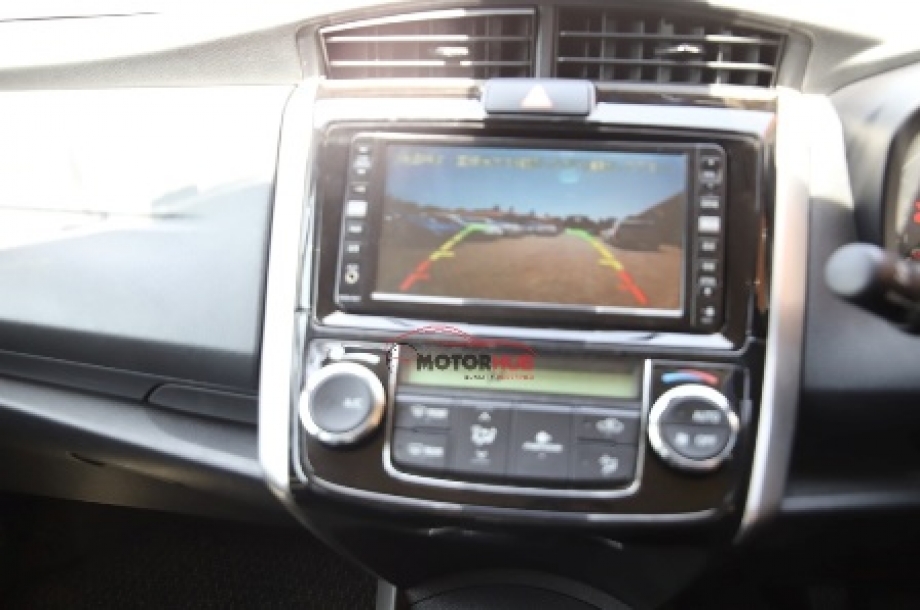 Toyota Fielder 2015