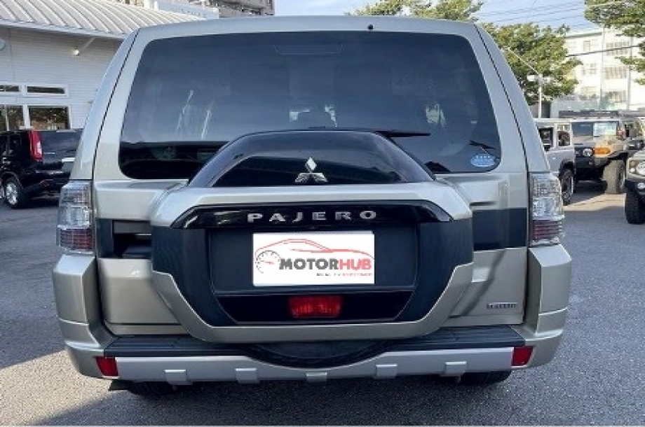 Mitsubishi Pajero 2016