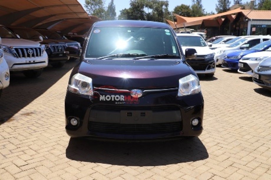 Toyota Sienta 2015
