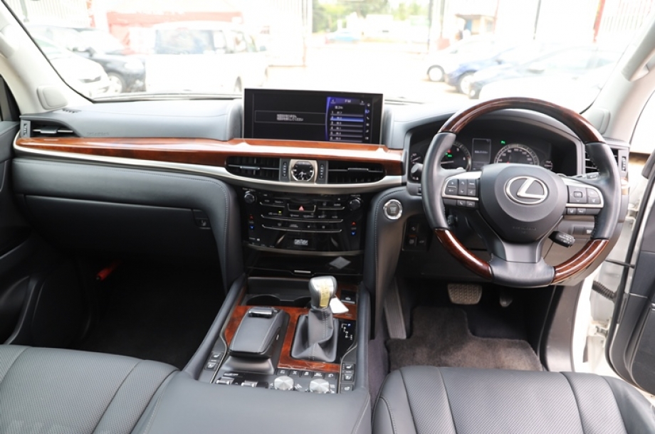 Lexus LX570 2015