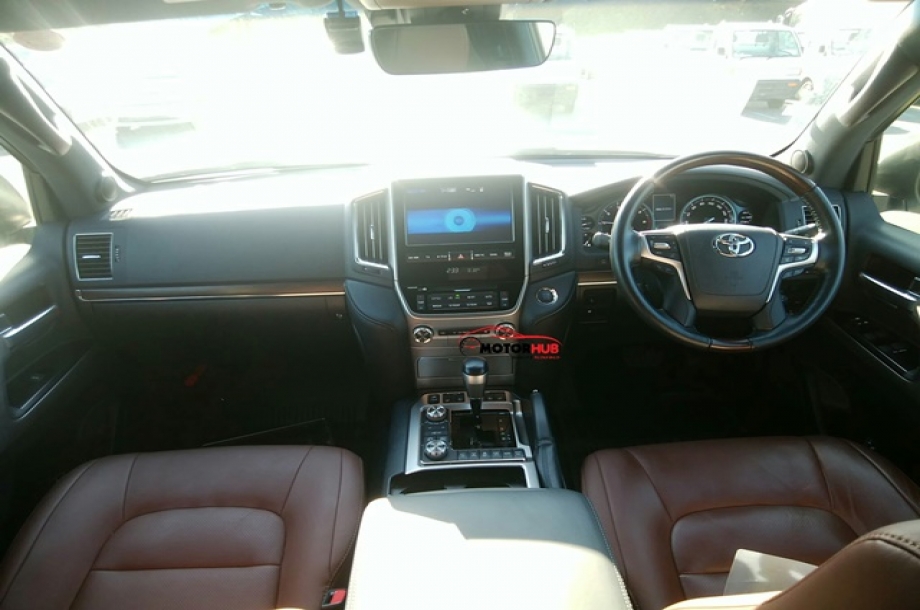 Toyota Land Cruiser V8 ZX 2015