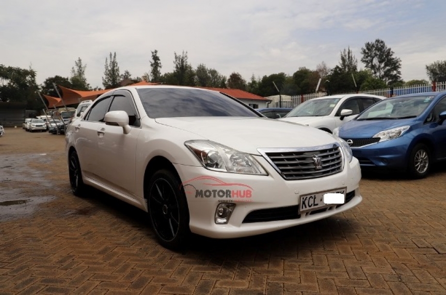 Toyota Crown 2010