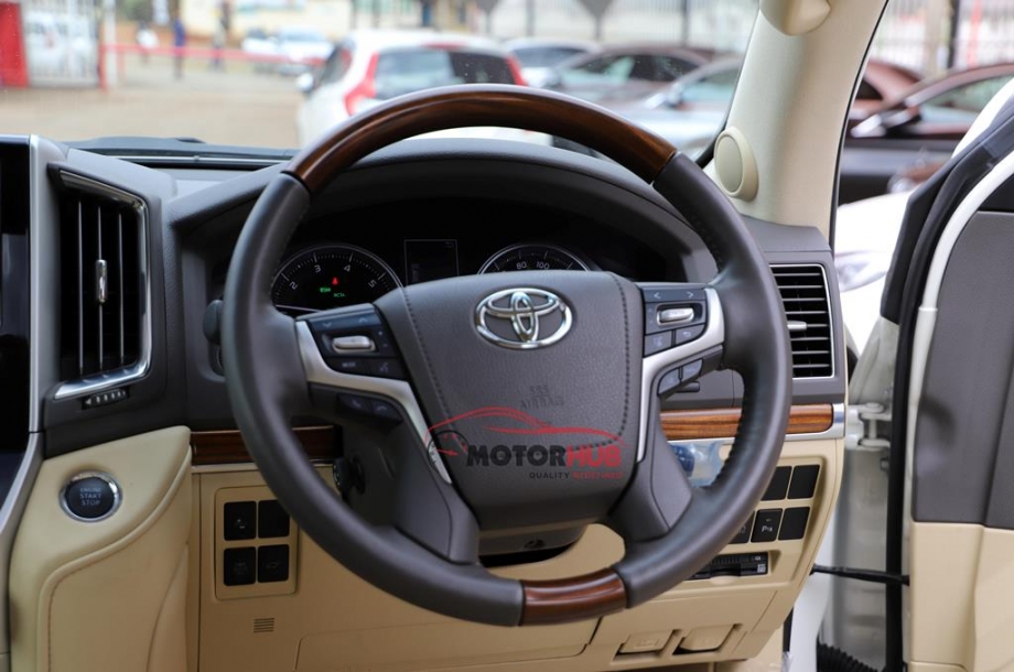 Toyota Land Cruiser V8 2016